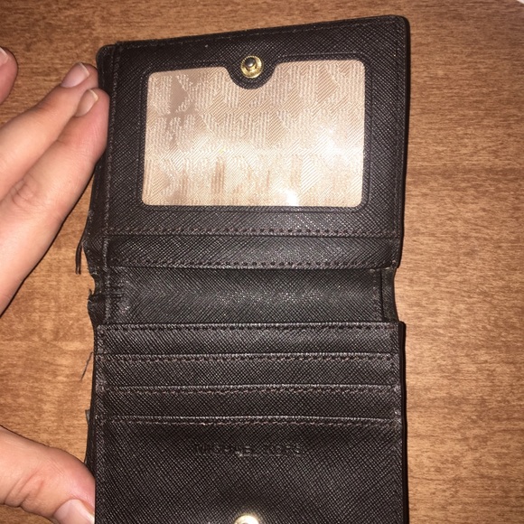 Real mk wallet MAKE OFFER CLOSET CLEAR OUT MUST GO - Picture 2 of 8